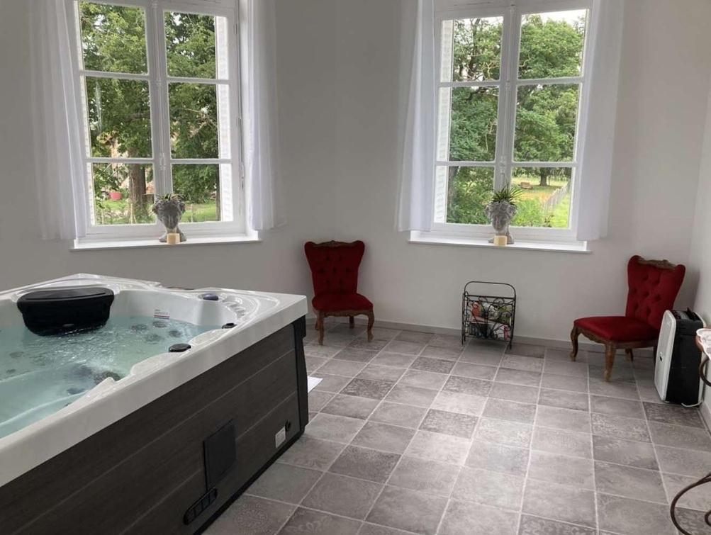 Chambre Romantique Dans Le Chateau De La Bouchatte Chazemais Exterior photo